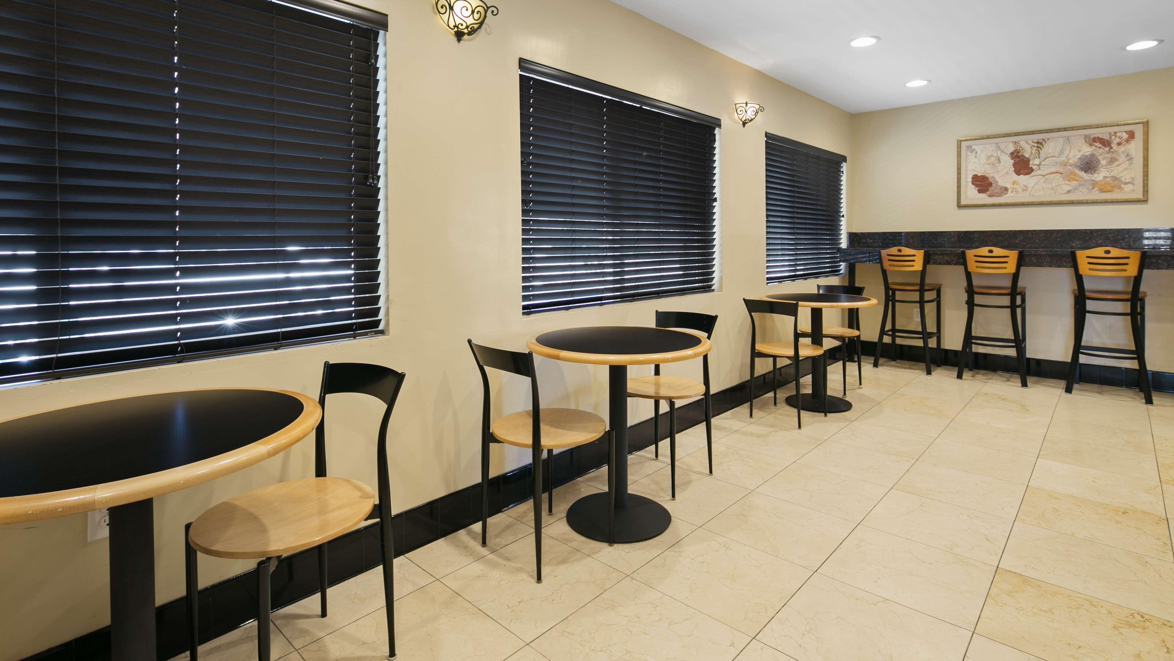 Best Western Westminster Inn Екстер'єр фото